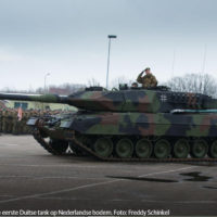 Duitse tanks rollen Nederland binnen